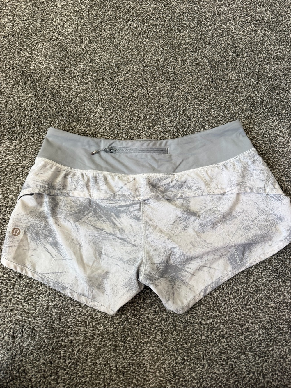 Lululemon Speed ups 2.5” - Picture 2 of 5